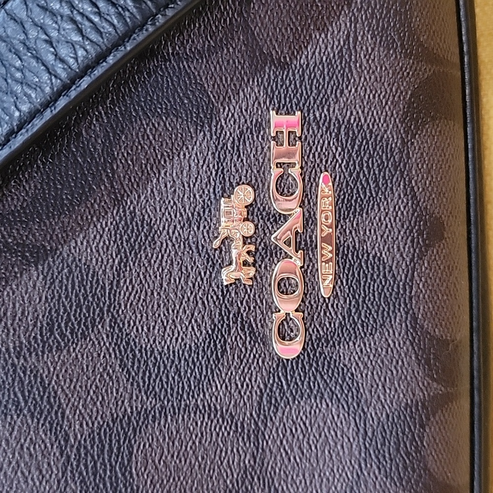 Coach Set - Picture 5 of 9